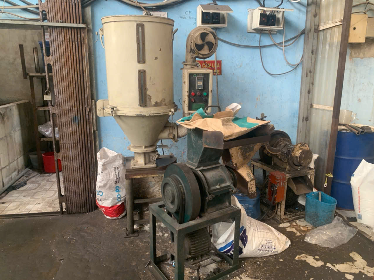 Crushing machine 1